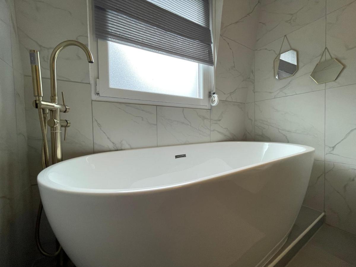Apartment Luxus Am Fremersberg - Zentral - Mit Sauna & Badewanne *